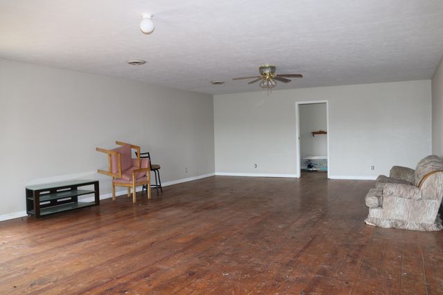 4710 State Route A, Macomb, MO 65702