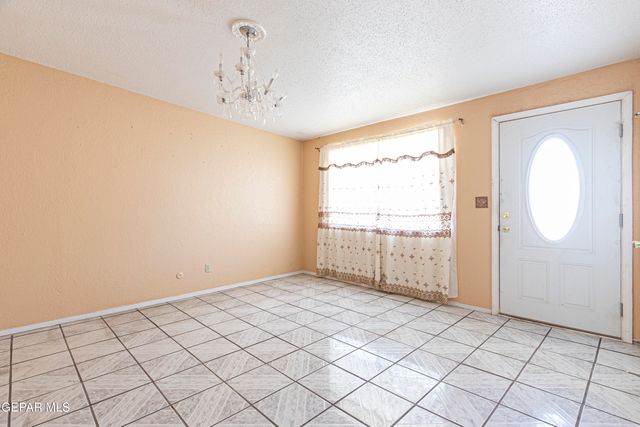 1008 KINGSWREATH Place, El Paso, TX 79907