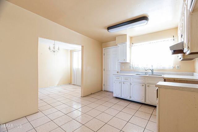 1008 KINGSWREATH Place, El Paso, TX 79907