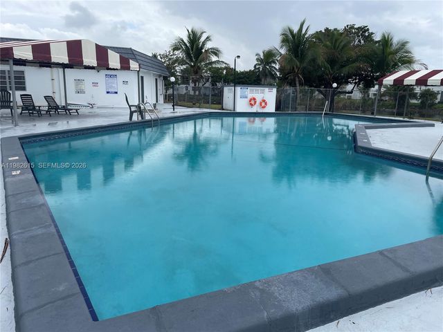 175 NE 203rd Ter 28, Miami Gardens, FL 33179