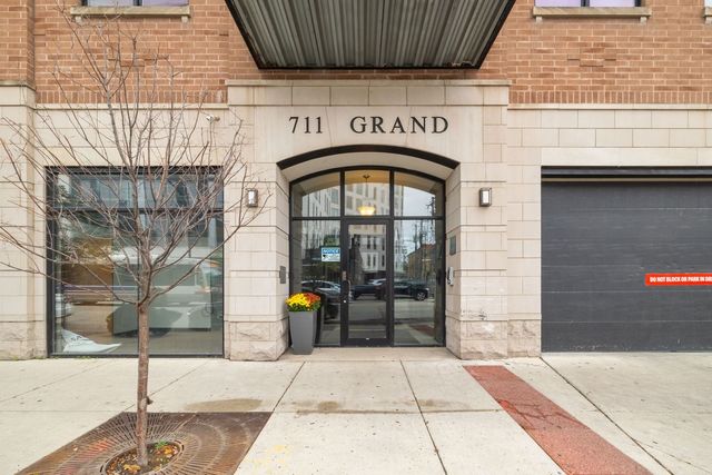 711 W Grand Avenue 404, Chicago, IL 60654