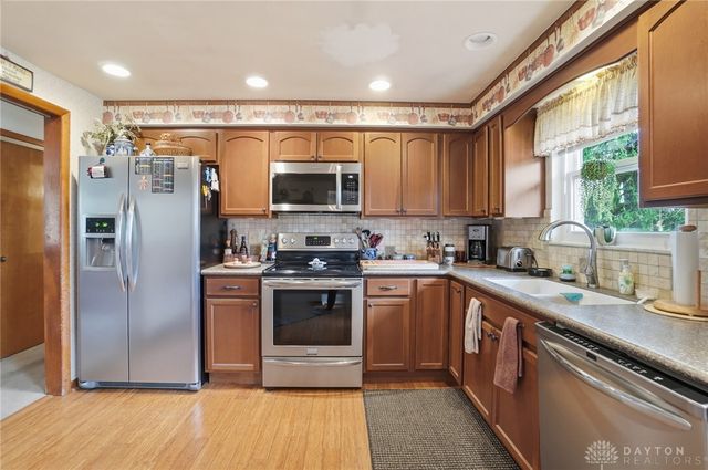 2761 La Cresta Drive, Beavercreek, OH 45431