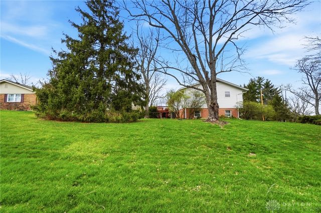 2761 La Cresta Drive, Beavercreek, OH 45431
