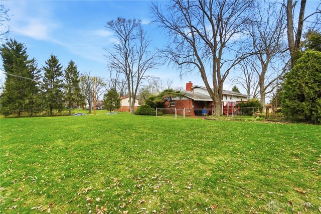 2761 La Cresta Drive, Beavercreek, OH 45431