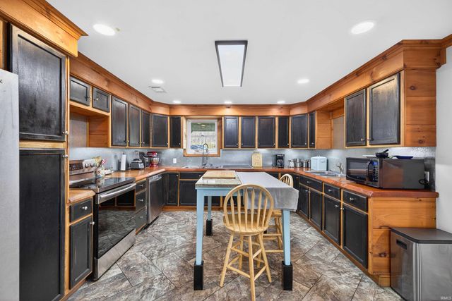 5801 St Rd 158, Bedford, IN 47421