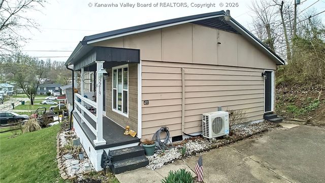 5219 Kel Dawn Circle, Cross Lanes, WV 25313