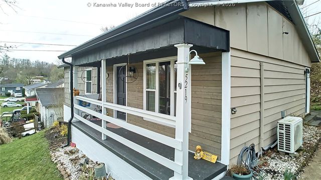 5219 Kel Dawn Circle, Cross Lanes, WV 25313