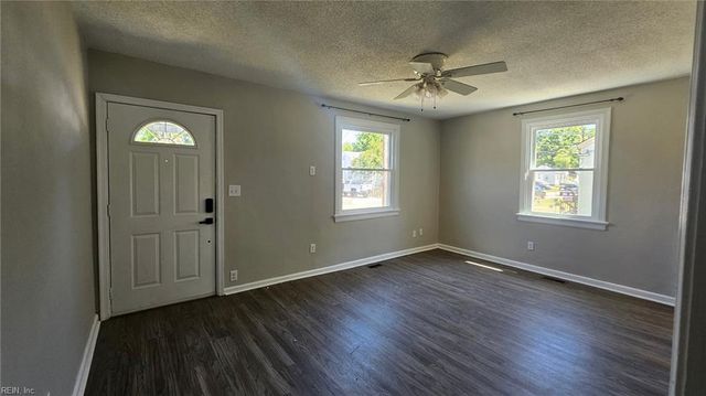 24 Cavalier RD, Hampton, VA 23669