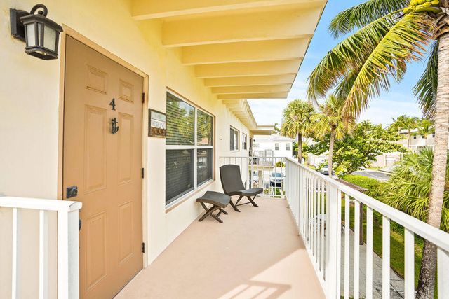 114 Cascade Lane 4, Palm Beach Shores, FL 33404