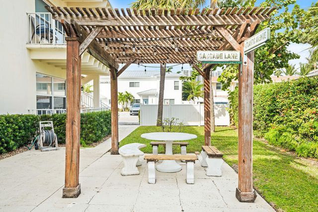 114 Cascade Lane 4, Palm Beach Shores, FL 33404