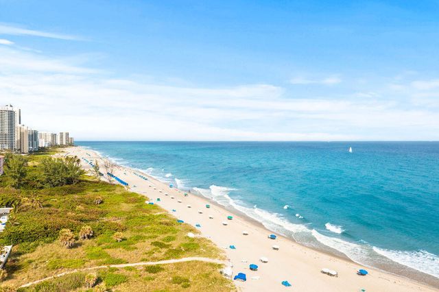 114 Cascade Lane 4, Palm Beach Shores, FL 33404