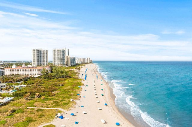 114 Cascade Lane 4, Palm Beach Shores, FL 33404