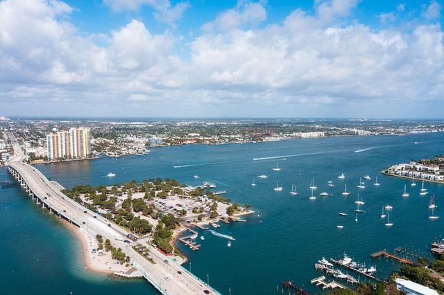 114 Cascade Lane 4, Palm Beach Shores, FL 33404
