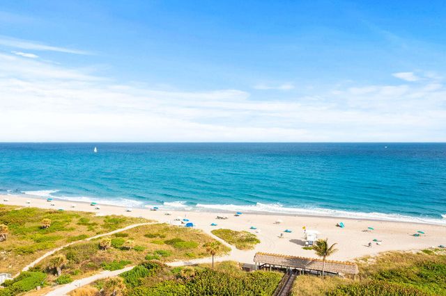 114 Cascade Lane 4, Palm Beach Shores, FL 33404
