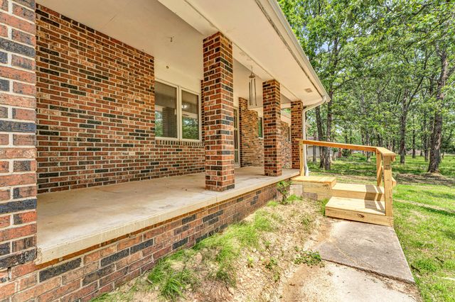 1061 Brentwood Drive, Marshfield, MO 65706