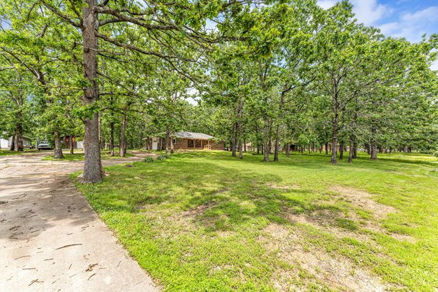 1061 Brentwood Drive, Marshfield, MO 65706