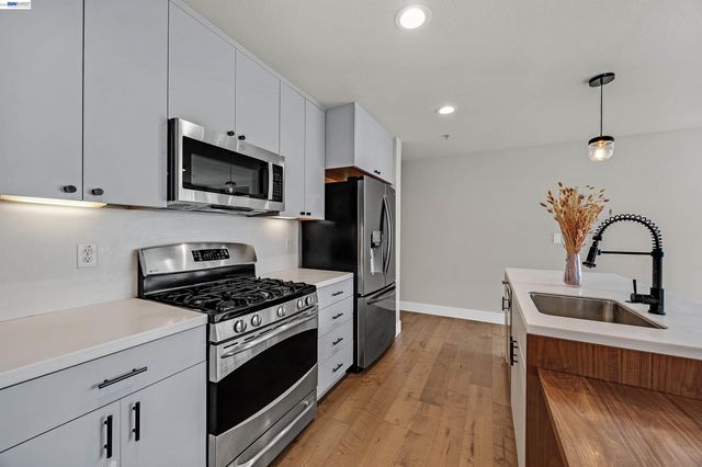 6466 Hollis St 182, Emeryville, CA 94608