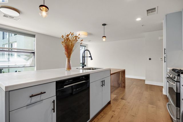 6466 Hollis St 182, Emeryville, CA 94608