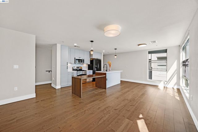 6466 Hollis St 182, Emeryville, CA 94608