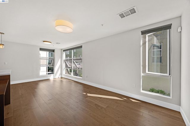 6466 Hollis St 182, Emeryville, CA 94608