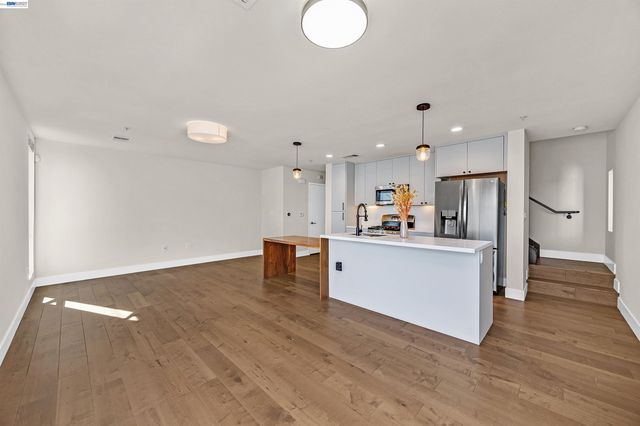 6466 Hollis St 182, Emeryville, CA 94608