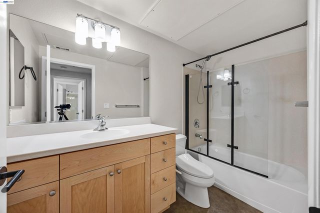 6466 Hollis St 182, Emeryville, CA 94608