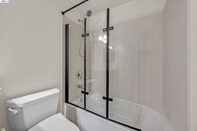 6466 Hollis St 182, Emeryville, CA 94608