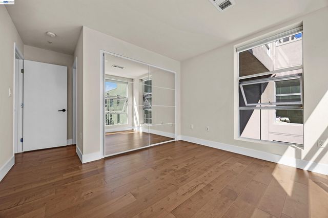 6466 Hollis St 182, Emeryville, CA 94608