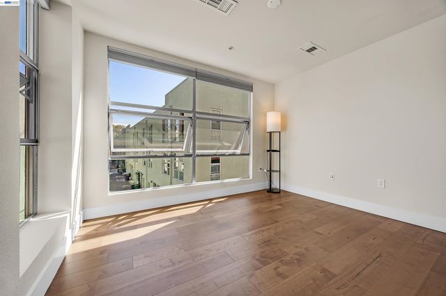 6466 Hollis St 182, Emeryville, CA 94608