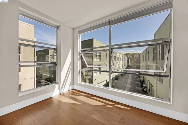 6466 Hollis St 182, Emeryville, CA 94608