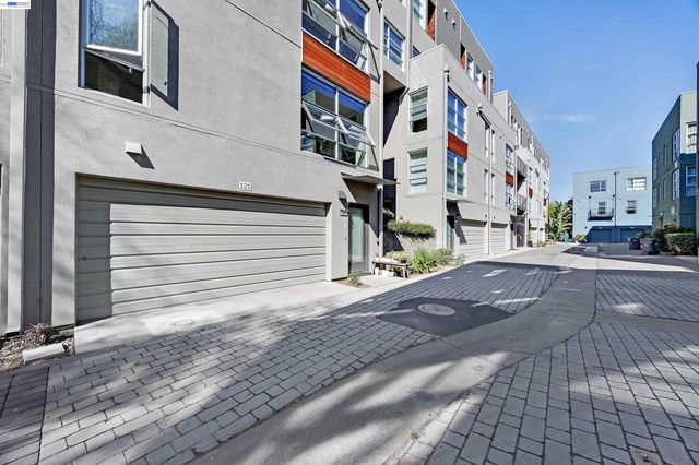 6466 Hollis St 182, Emeryville, CA 94608