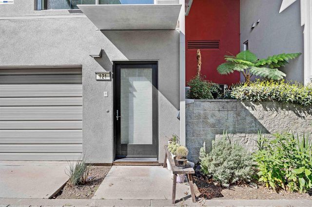 6466 Hollis St 182, Emeryville, CA 94608