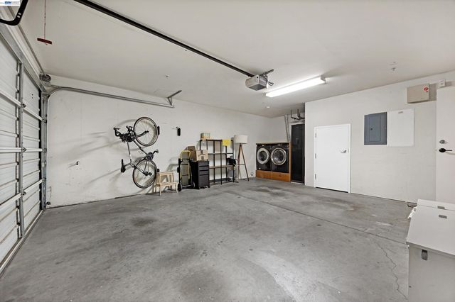 6466 Hollis St 182, Emeryville, CA 94608