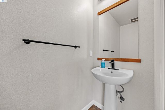 6466 Hollis St 182, Emeryville, CA 94608