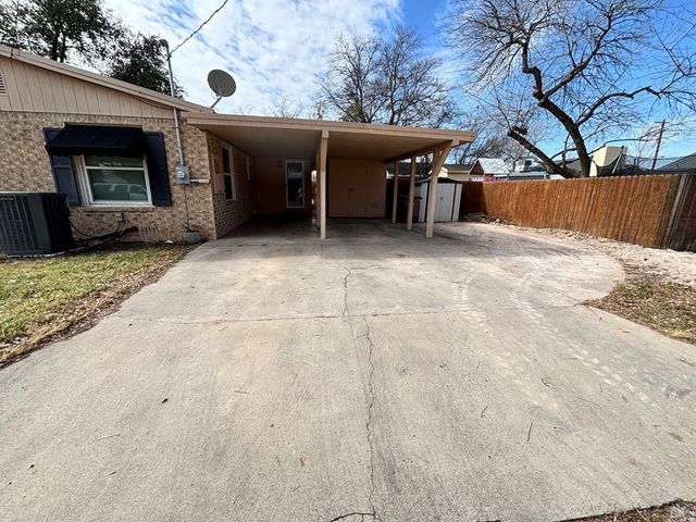 1902 W Twohig Avenue, San Angelo, TX 76901