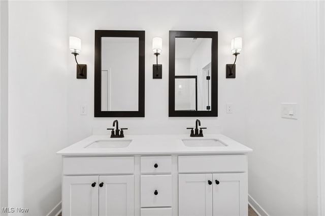 5062 Shepherds Glen, Willoughby, OH 44094