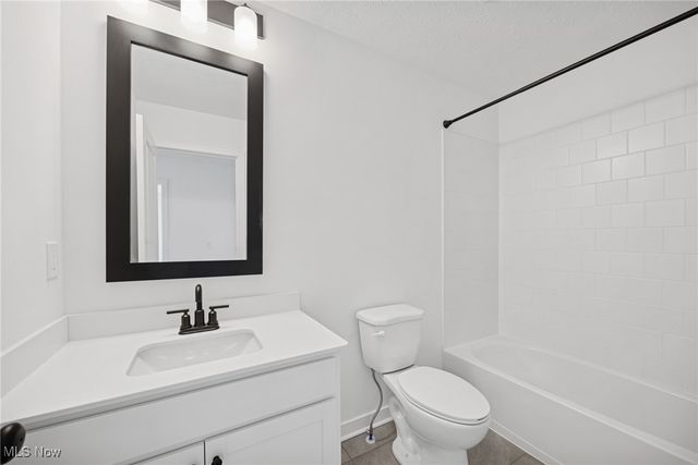 5062 Shepherds Glen, Willoughby, OH 44094