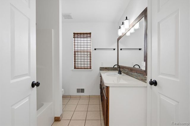 30179 Kim Lane 5, Romulus, MI 48174