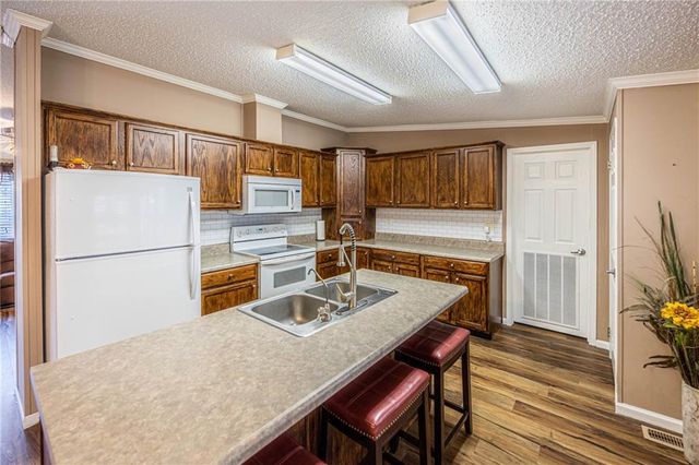 30704 Bonsai Drive, Warsaw, MO 65355