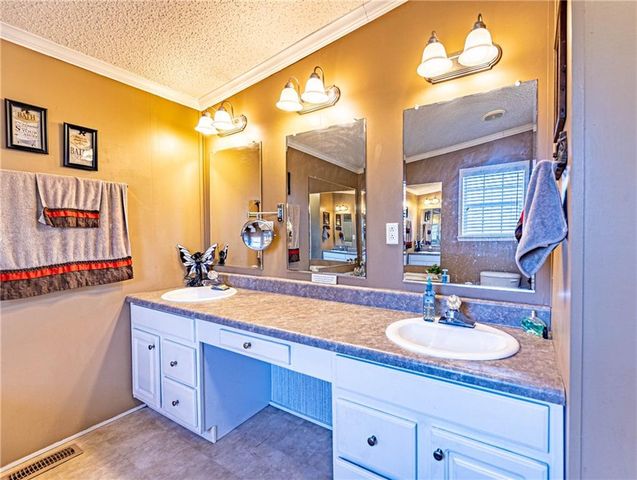 30704 Bonsai Drive, Warsaw, MO 65355