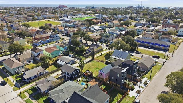 1118 30th St, Galveston, TX 77550