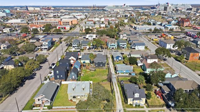 1118 30th St, Galveston, TX 77550