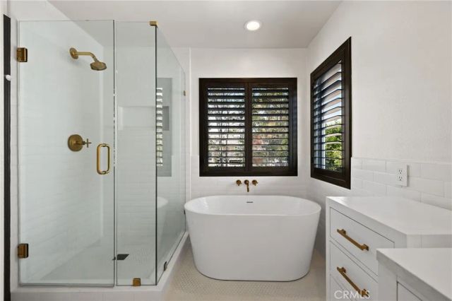 134 Monte Vista Avenue A, Costa Mesa, CA 92627