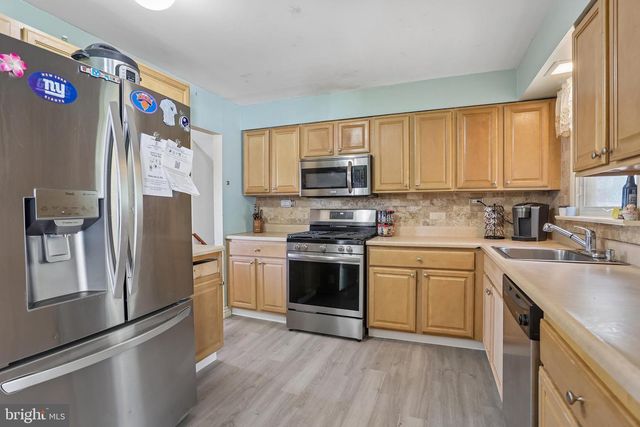 8 ROSE LN, Burlington, NJ 08016