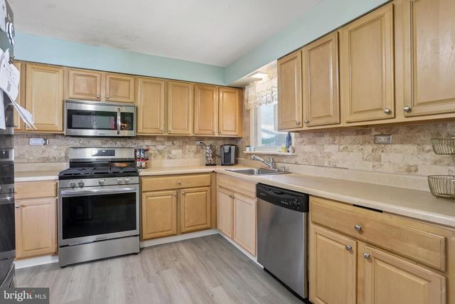 8 ROSE LN, Burlington, NJ 08016