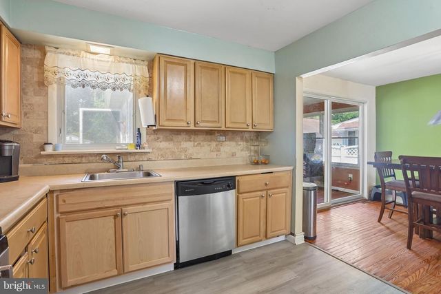 8 ROSE LN, Burlington, NJ 08016