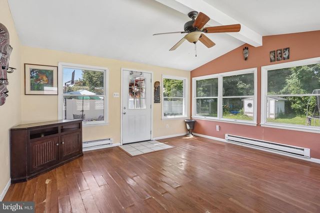 8 ROSE LN, Burlington, NJ 08016