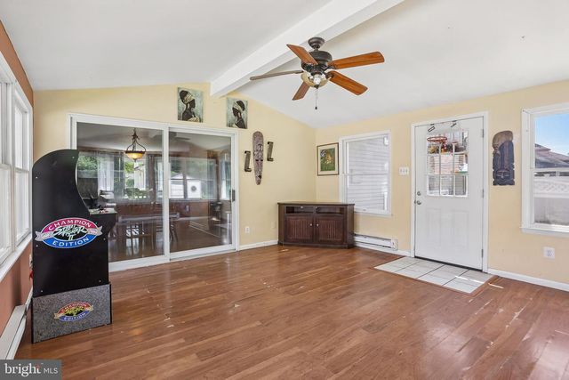 8 ROSE LN, Burlington, NJ 08016