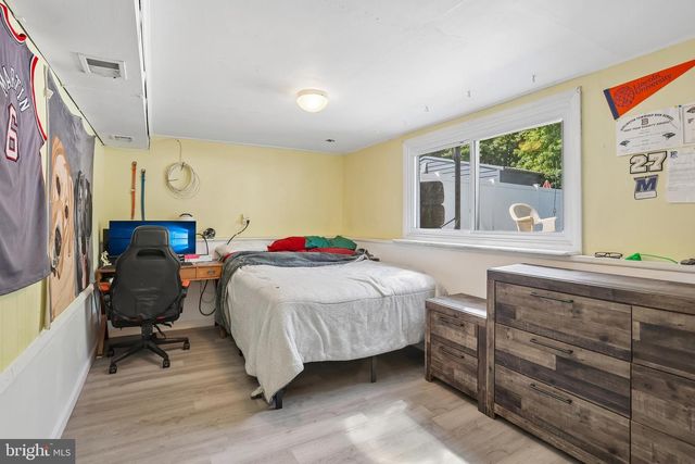 8 ROSE LN, Burlington, NJ 08016