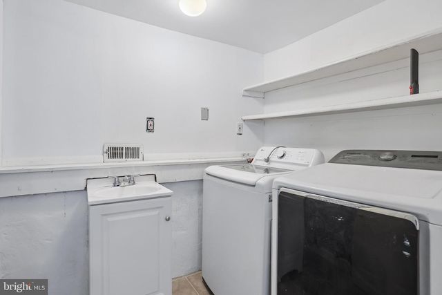 8 ROSE LN, Burlington, NJ 08016